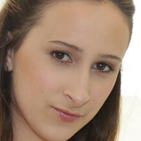 Ешли Адам Голе