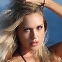 Елена Џоул Голе