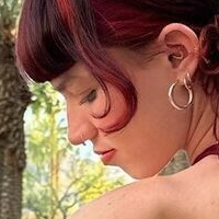 Лара Адкинс Голе