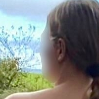 гола сеоска девојка Голе