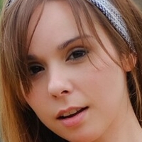 Природно Девојче Нат Голе