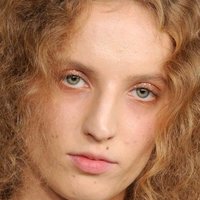 Петра Колинс Голе