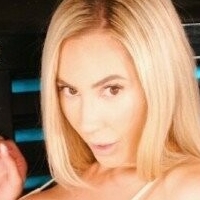 thelauraskyeofficial Голе