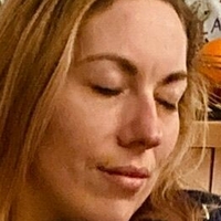 Девојка у колицима Голе